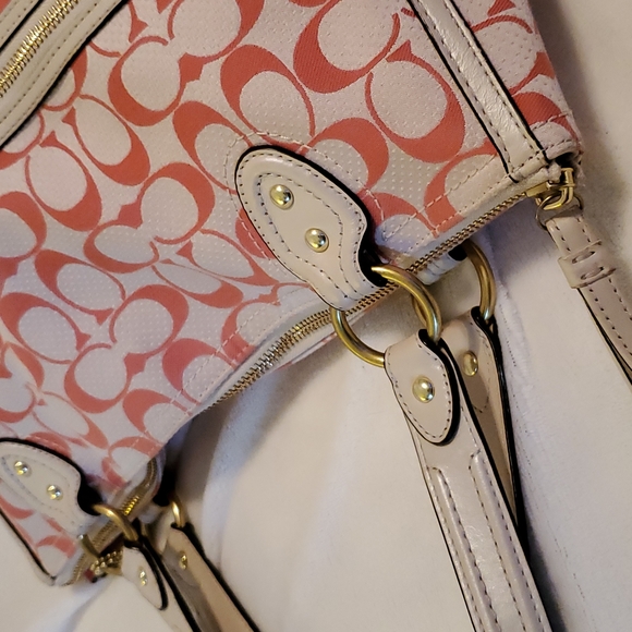 POPPY SIGNATURE C DOT HALLIE TOTE - Picture 9 of 15